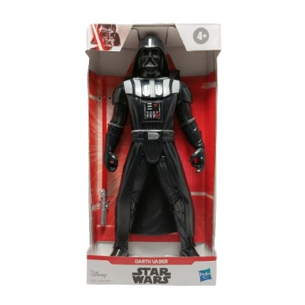 Darth Vader akciófigura fekete páncélban, piros dobozban, Star Wars felirattal, fehér háttér előtt.